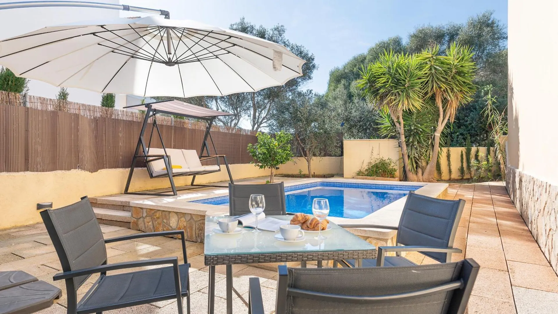 Amplia Villa En Mallorca Con Jardin, 4 Dormitorios Y Zona Bbq Cerca Del Mar En Portocolom Portocolom  Spagna