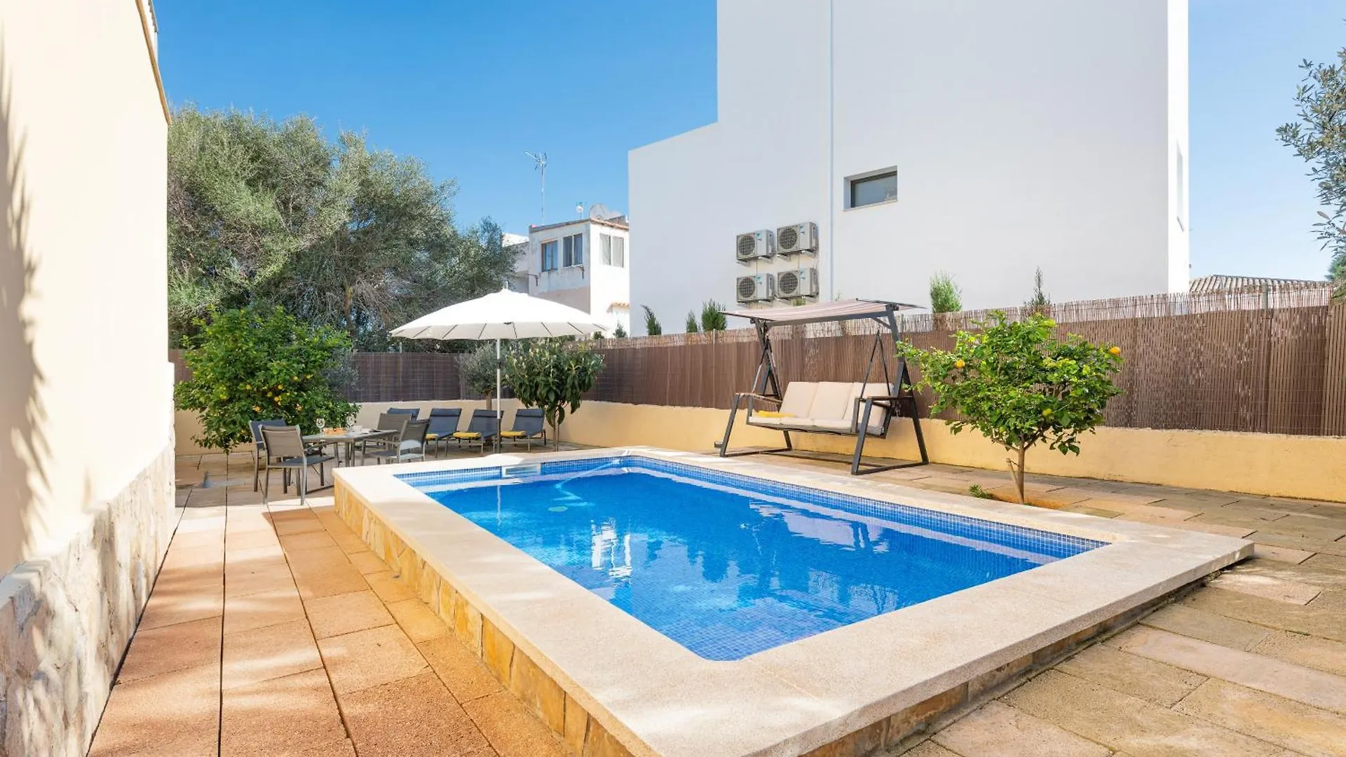Amplia Villa En Mallorca Con Jardin, 4 Dormitorios Y Zona Bbq Cerca Del Mar En Portocolom Portocolom