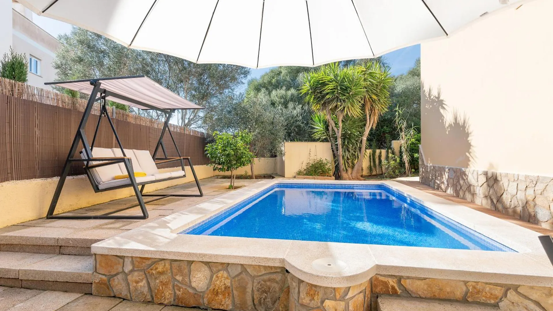 Amplia Villa En Mallorca Con Jardin, 4 Dormitorios Y Zona Bbq Cerca Del Mar En Portocolom Portocolom  0*, Portocolom (Mallorca)
