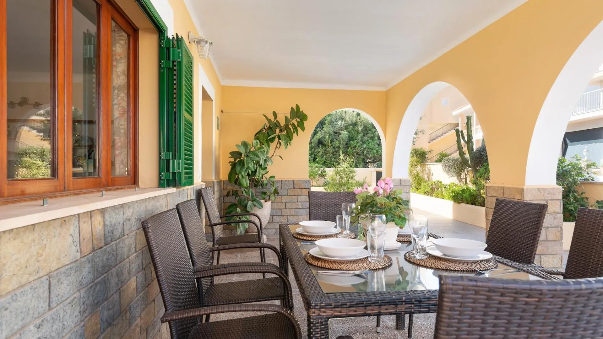 Amplia Villa En Mallorca Con Jardin, 4 Dormitorios Y Zona Bbq Cerca Del Mar En Portocolom Portocolom