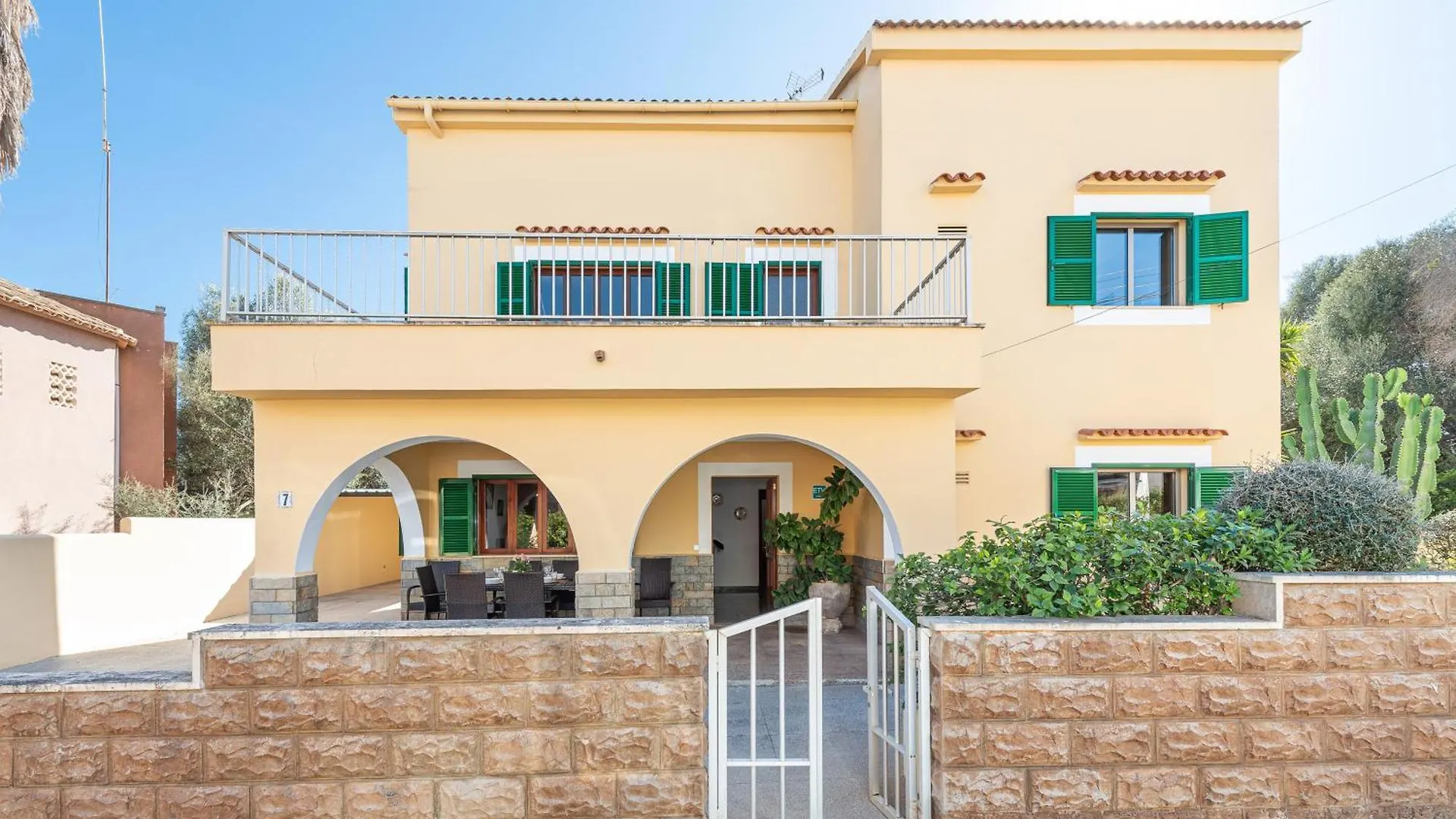 Amplia Villa En Mallorca Con Jardin, 4 Dormitorios Y Zona Bbq Cerca Del Mar En Portocolom Portocolom